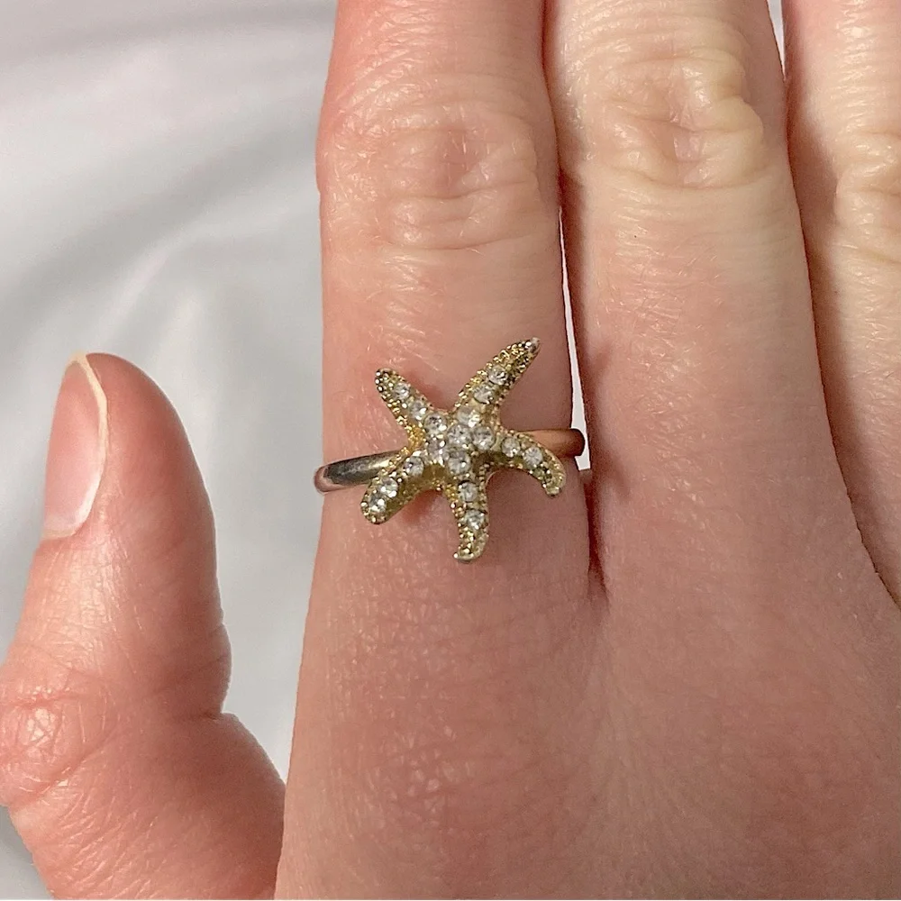 Gold Starfish Ring Costume Jewelry - Picture 3 of 4